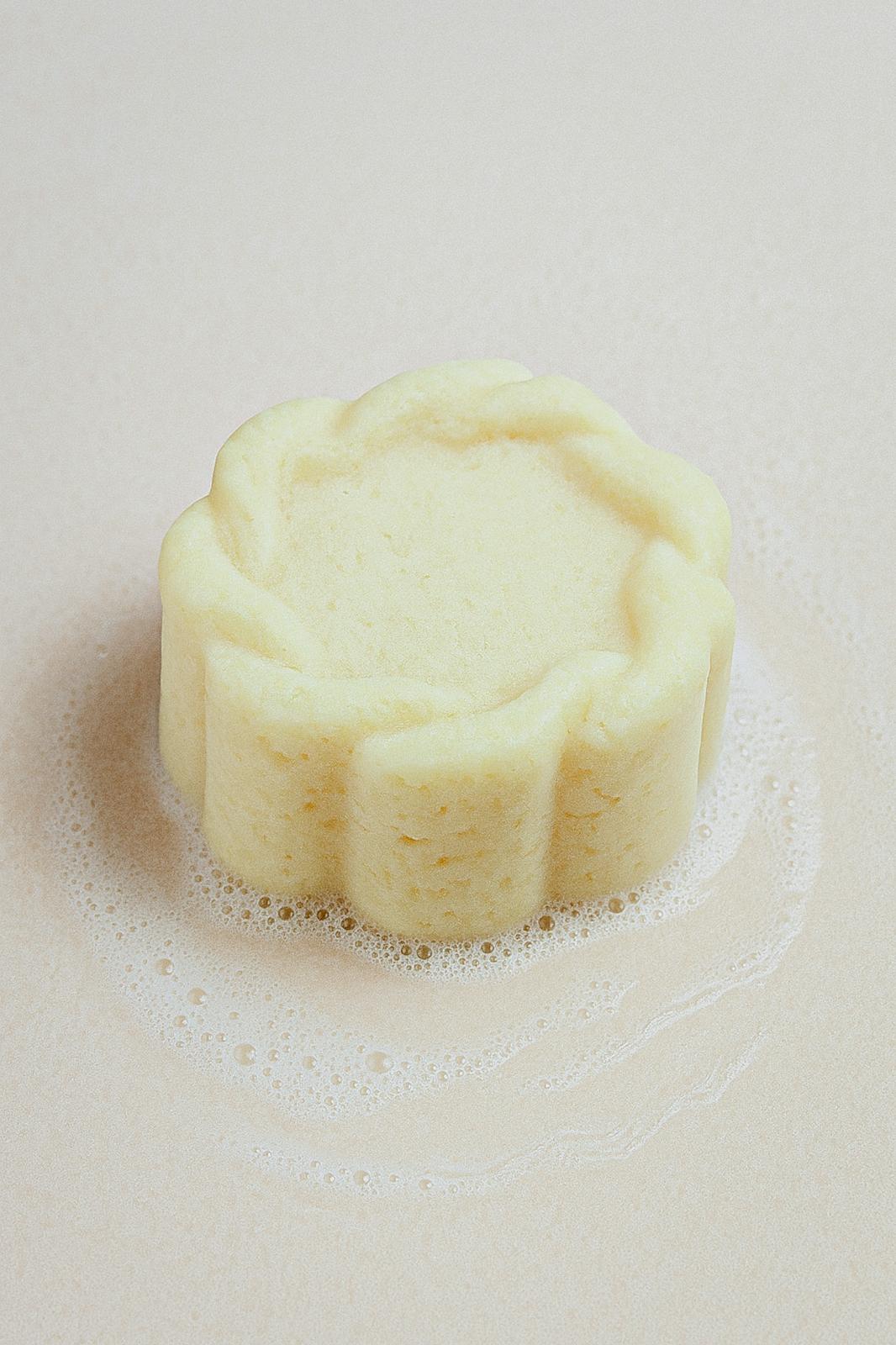 Shampooing, après-shampooing et gel douche solide 2-en-1 Bulle